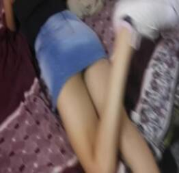Levantou a sainha da priminha e tome rola